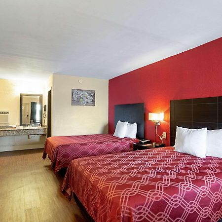 Ramada Limited Clearwater Hotel And Suites Extérieur photo