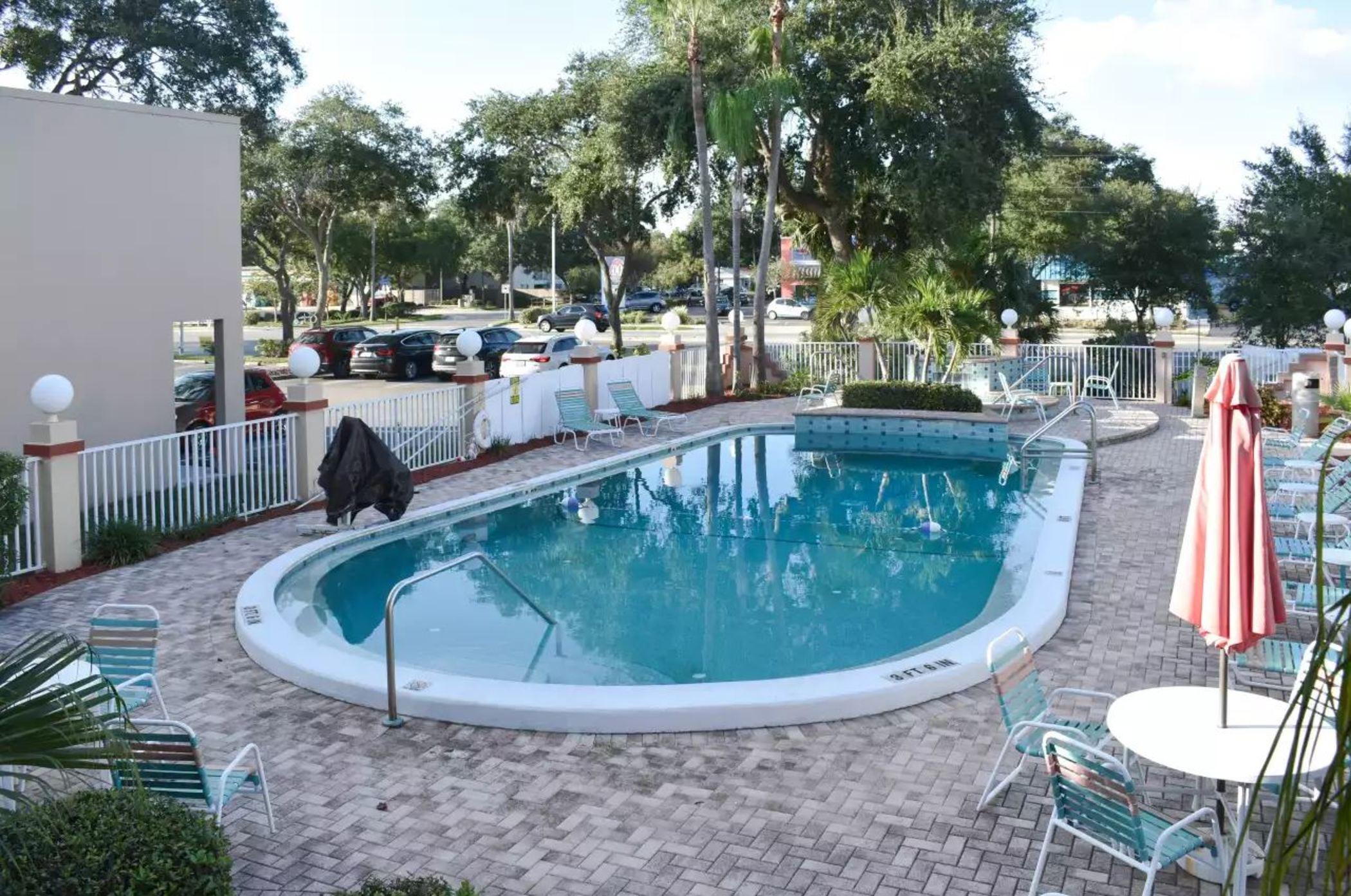 Ramada Limited Clearwater Hotel And Suites Extérieur photo