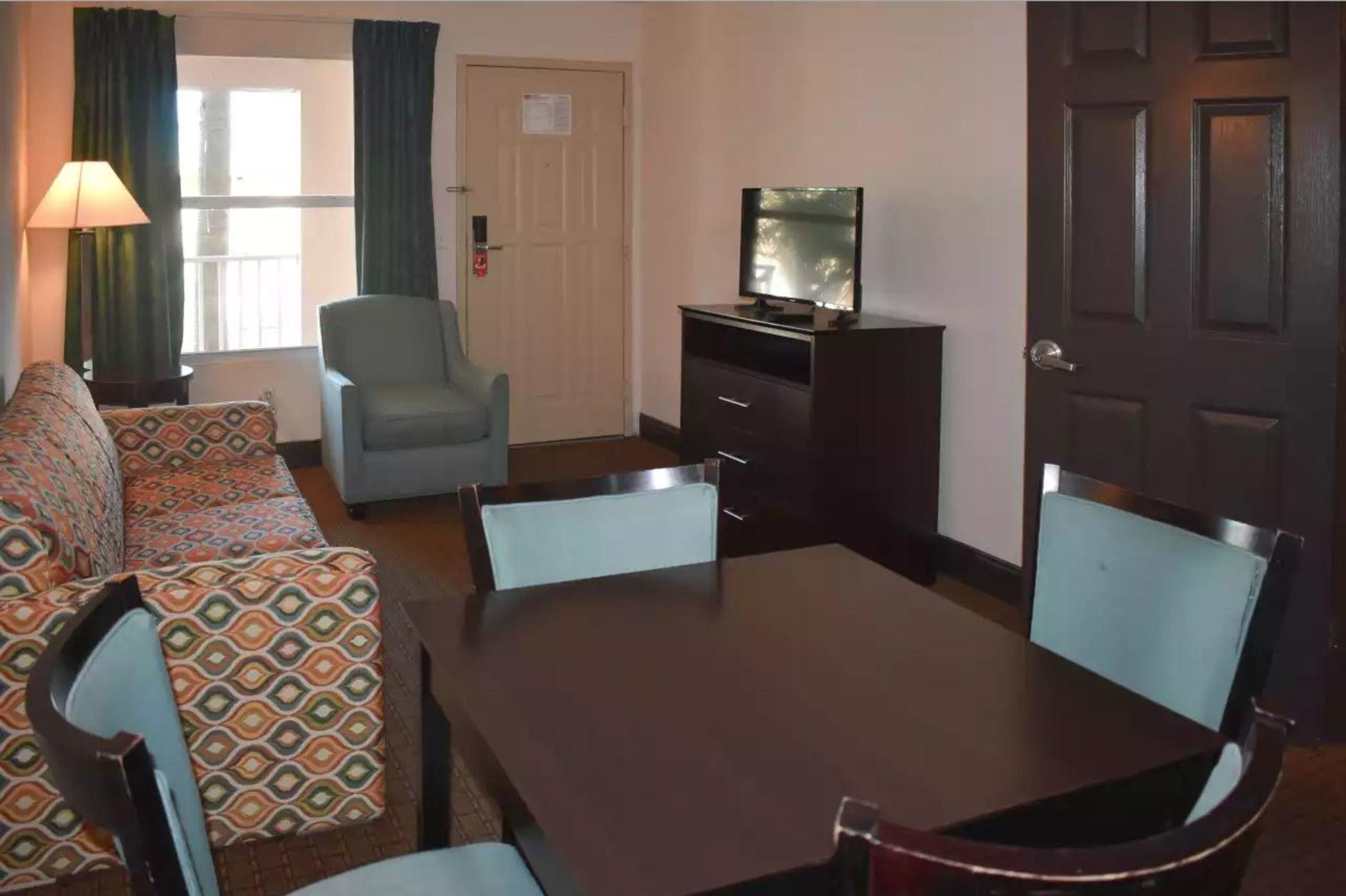 Ramada Limited Clearwater Hotel And Suites Extérieur photo