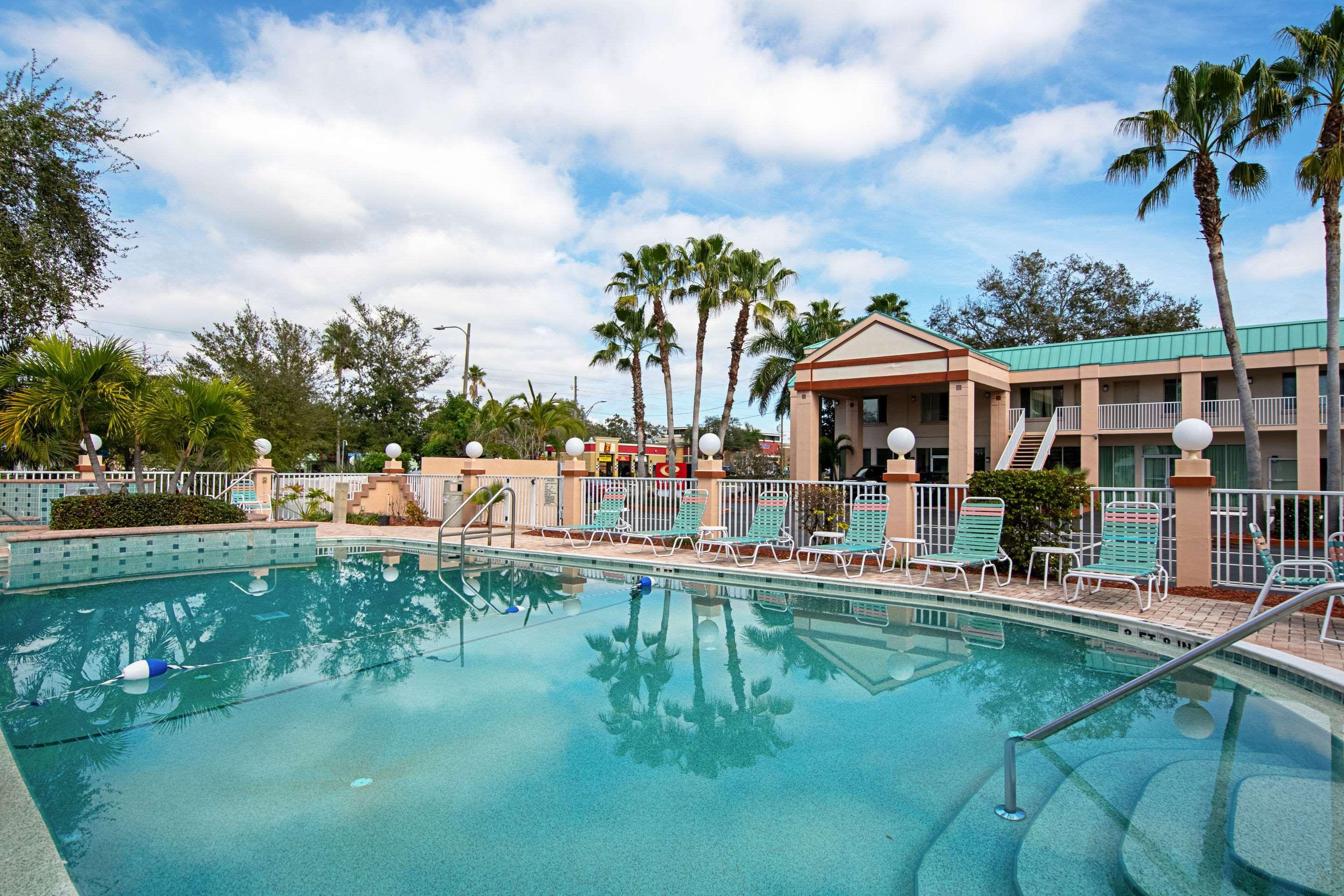 Ramada Limited Clearwater Hotel And Suites Extérieur photo