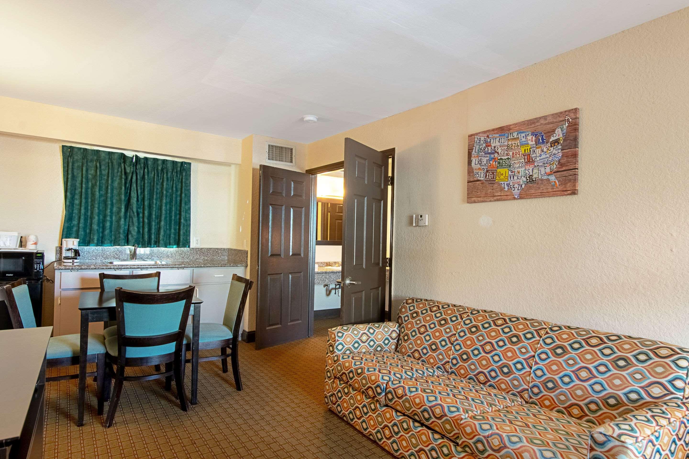Ramada Limited Clearwater Hotel And Suites Extérieur photo