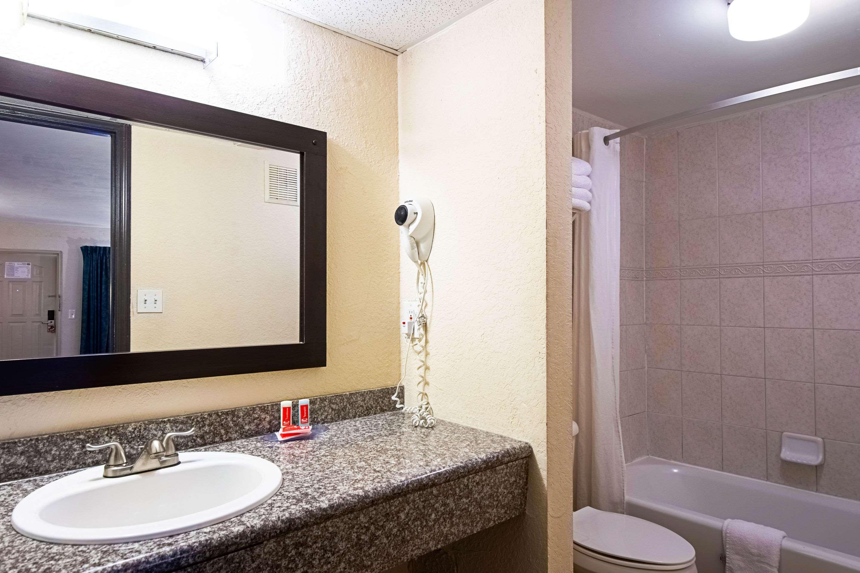 Ramada Limited Clearwater Hotel And Suites Extérieur photo