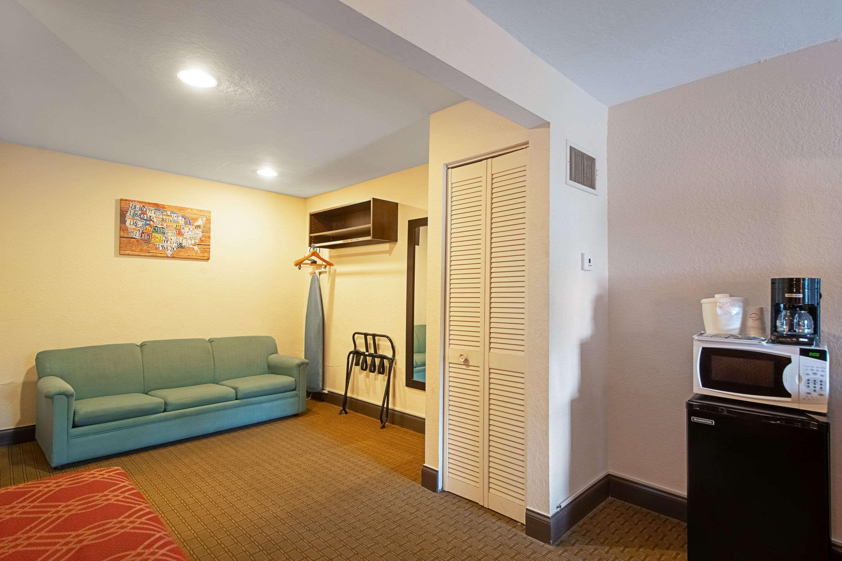 Ramada Limited Clearwater Hotel And Suites Extérieur photo