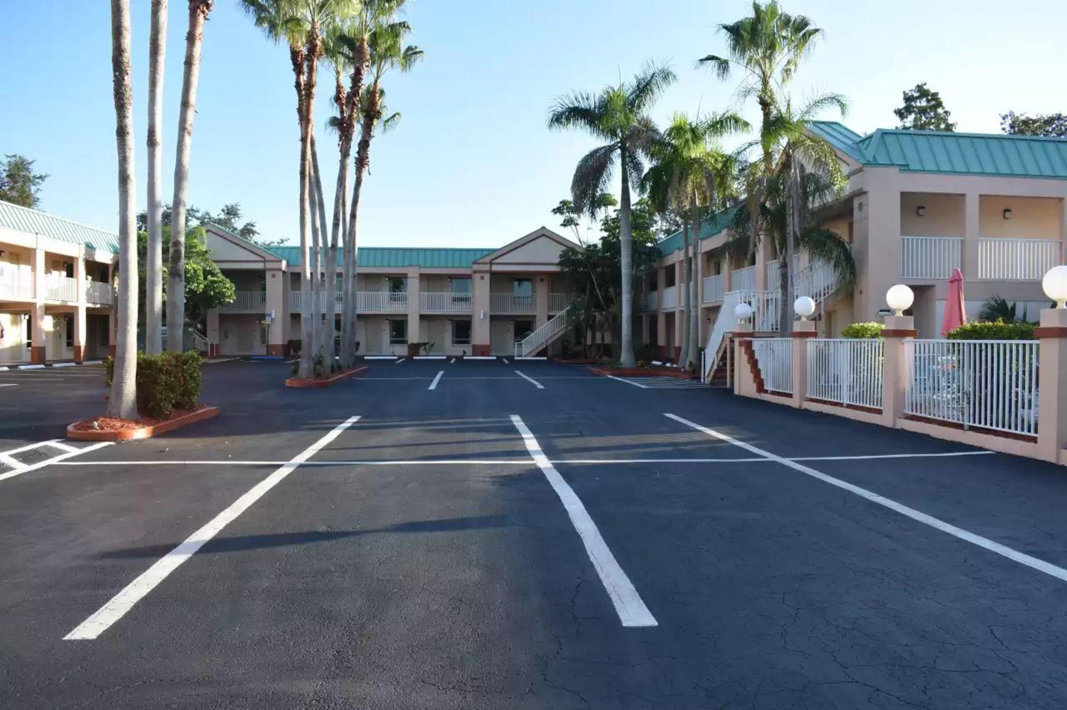 Ramada Limited Clearwater Hotel And Suites Extérieur photo