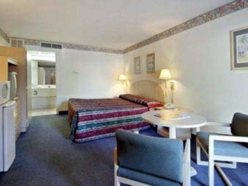 Ramada Limited Clearwater Hotel And Suites Chambre photo