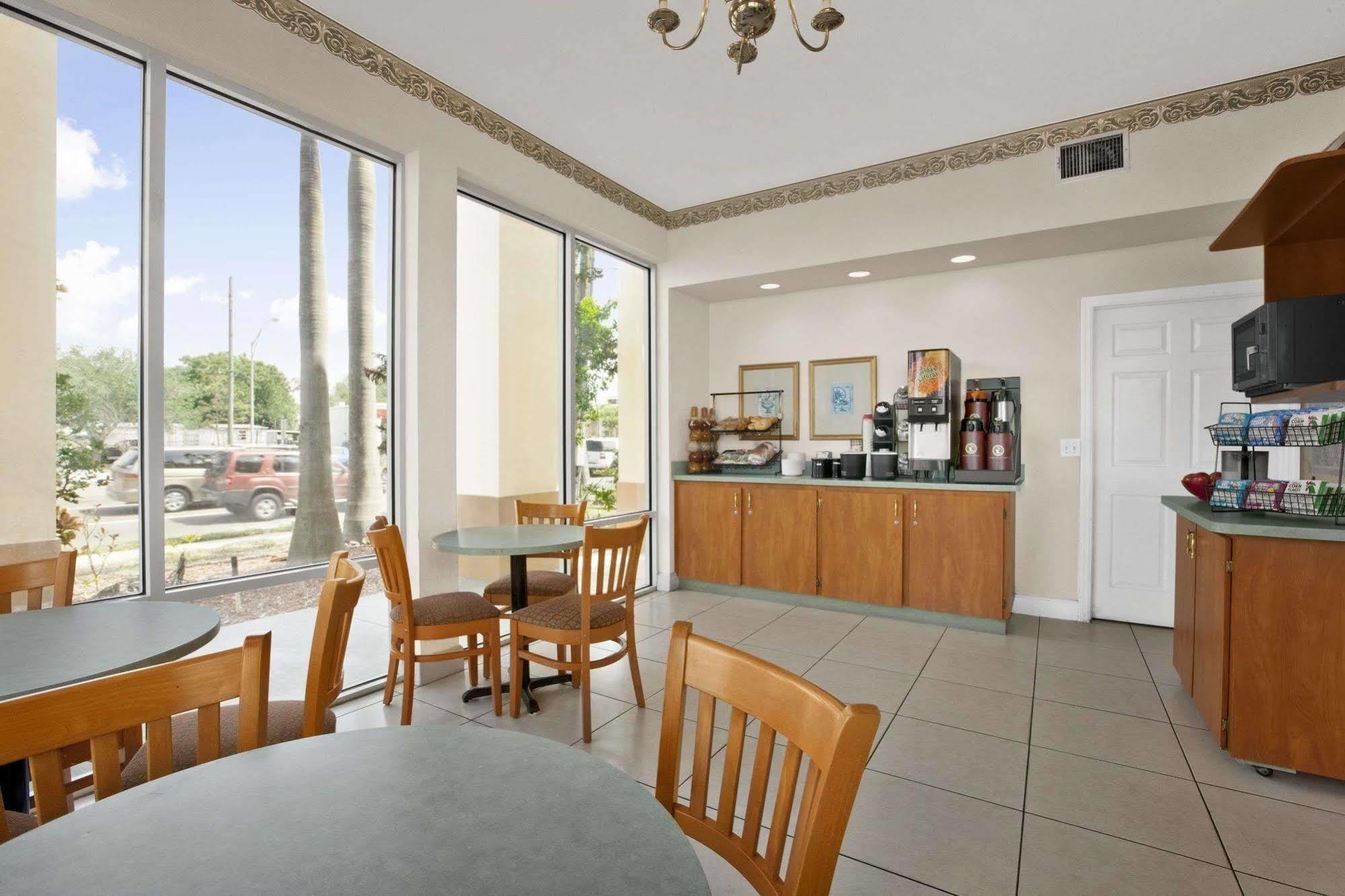 Ramada Limited Clearwater Hotel And Suites Extérieur photo