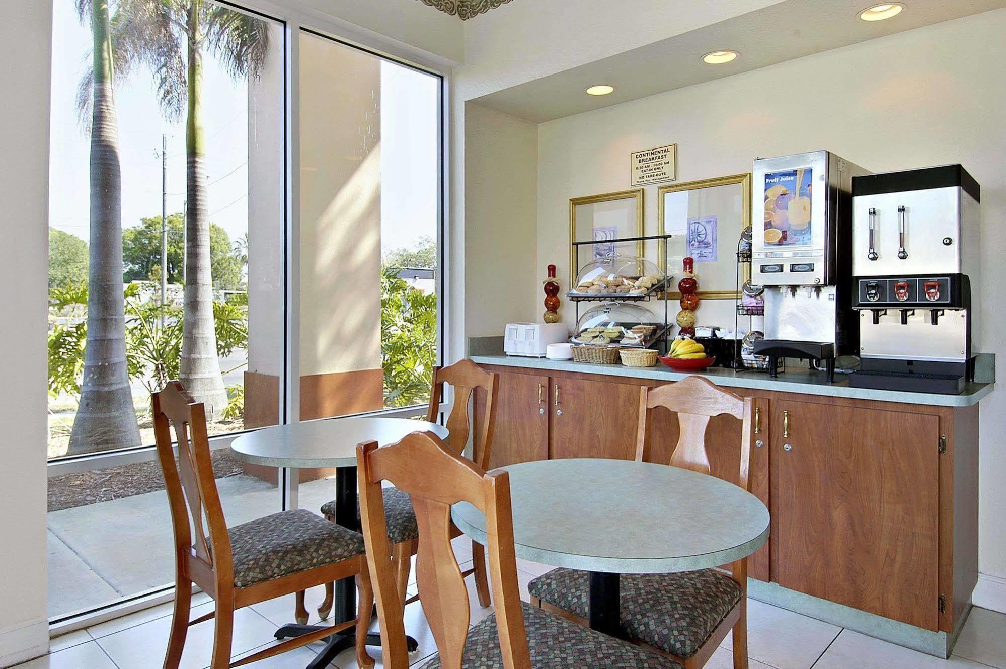 Ramada Limited Clearwater Hotel And Suites Extérieur photo
